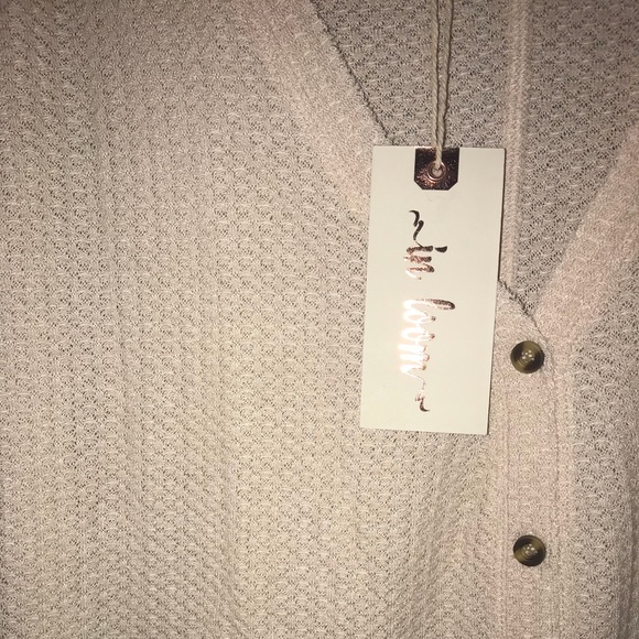 ONE L left! Tie front top - Picture 4 of 4